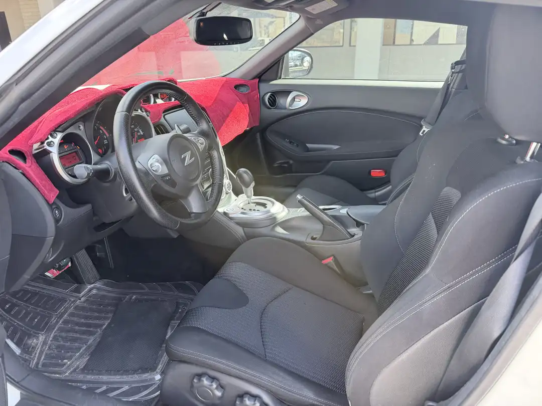 2014 Nissan 370Z AT - Image 2