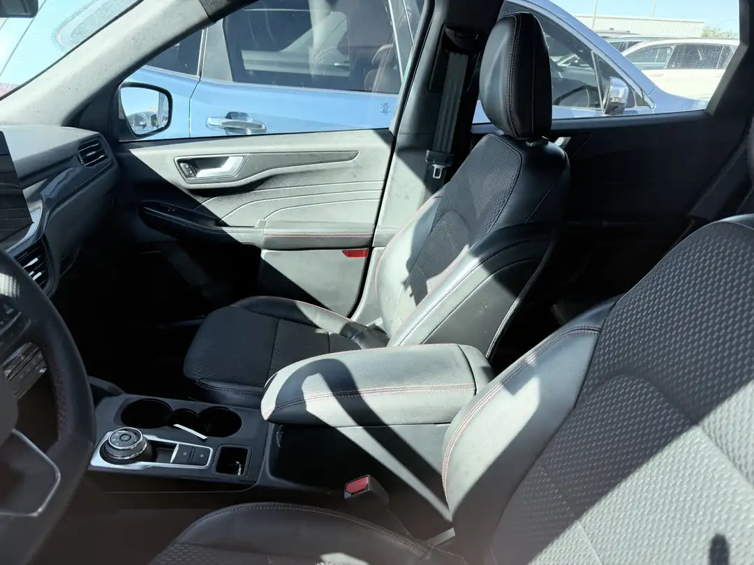 2023 Ford Escape STLine Select - Image 2