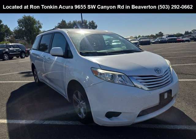 2015 Toyota Sienna LE