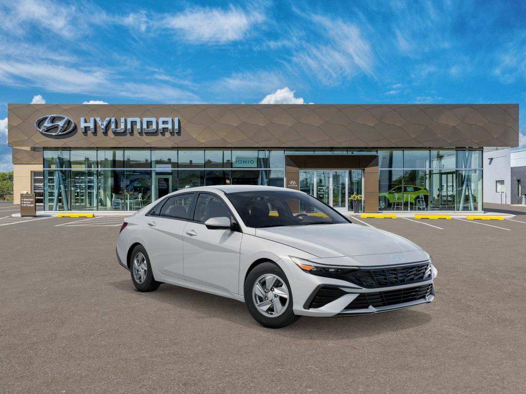 2026 Hyundai Elantra SE - Image 2