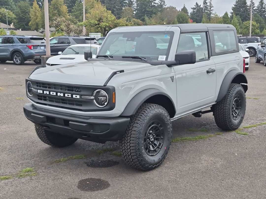 2026 Ford Bronco Base - Image 2