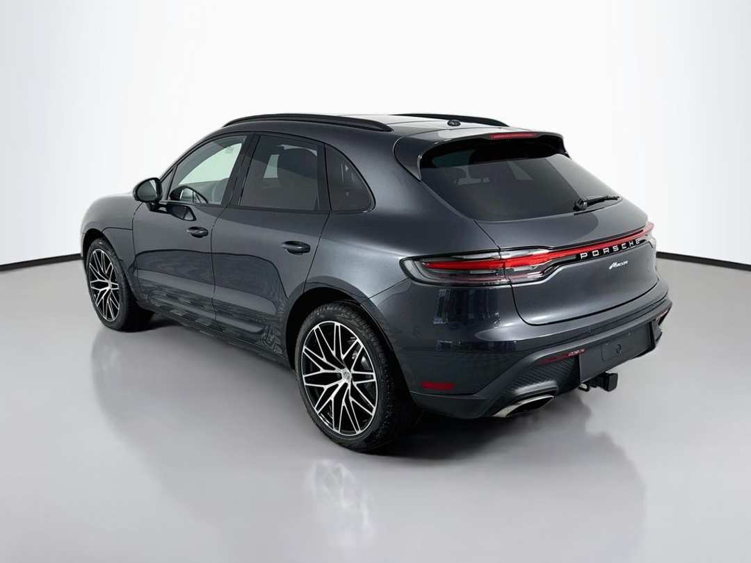2026 Porsche Macan - Image 3