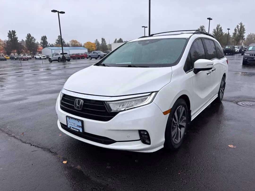 2021 Honda Odyssey Touring - Image 3