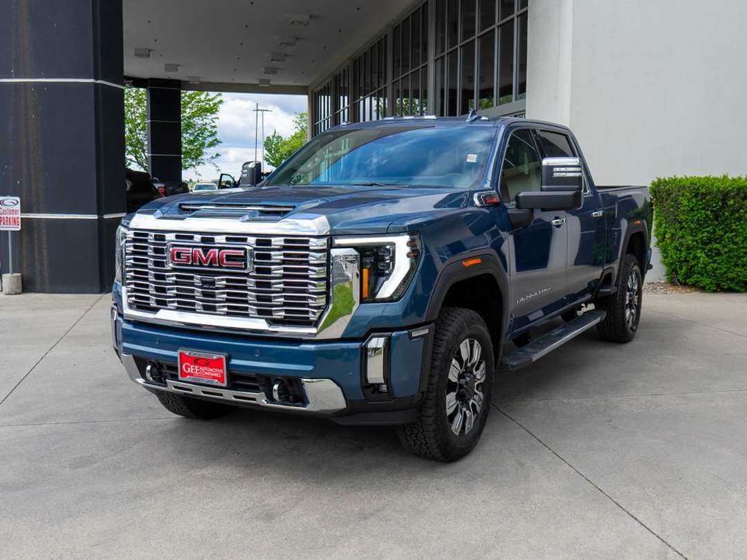 2026 GMC Sierra 2500Hd Denali - Image 3