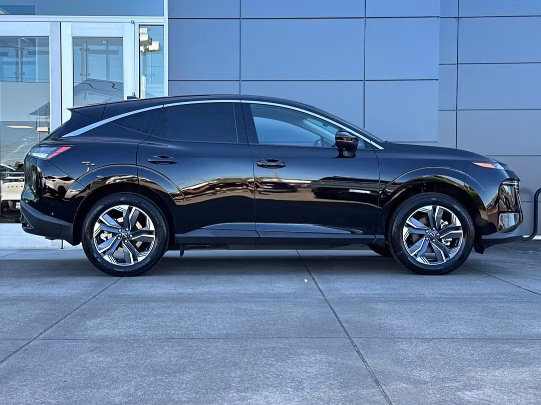 2025 Nissan Murano SL - Image 2