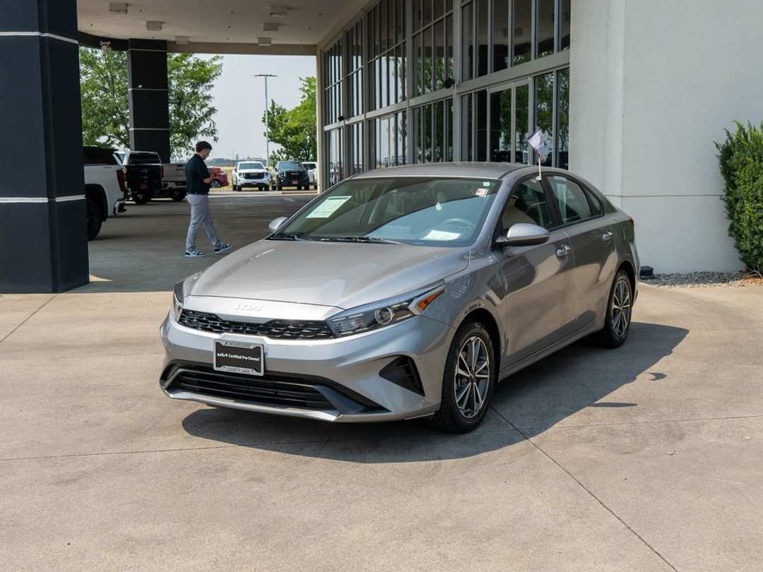 2023 Kia Forte LXS - Image 3