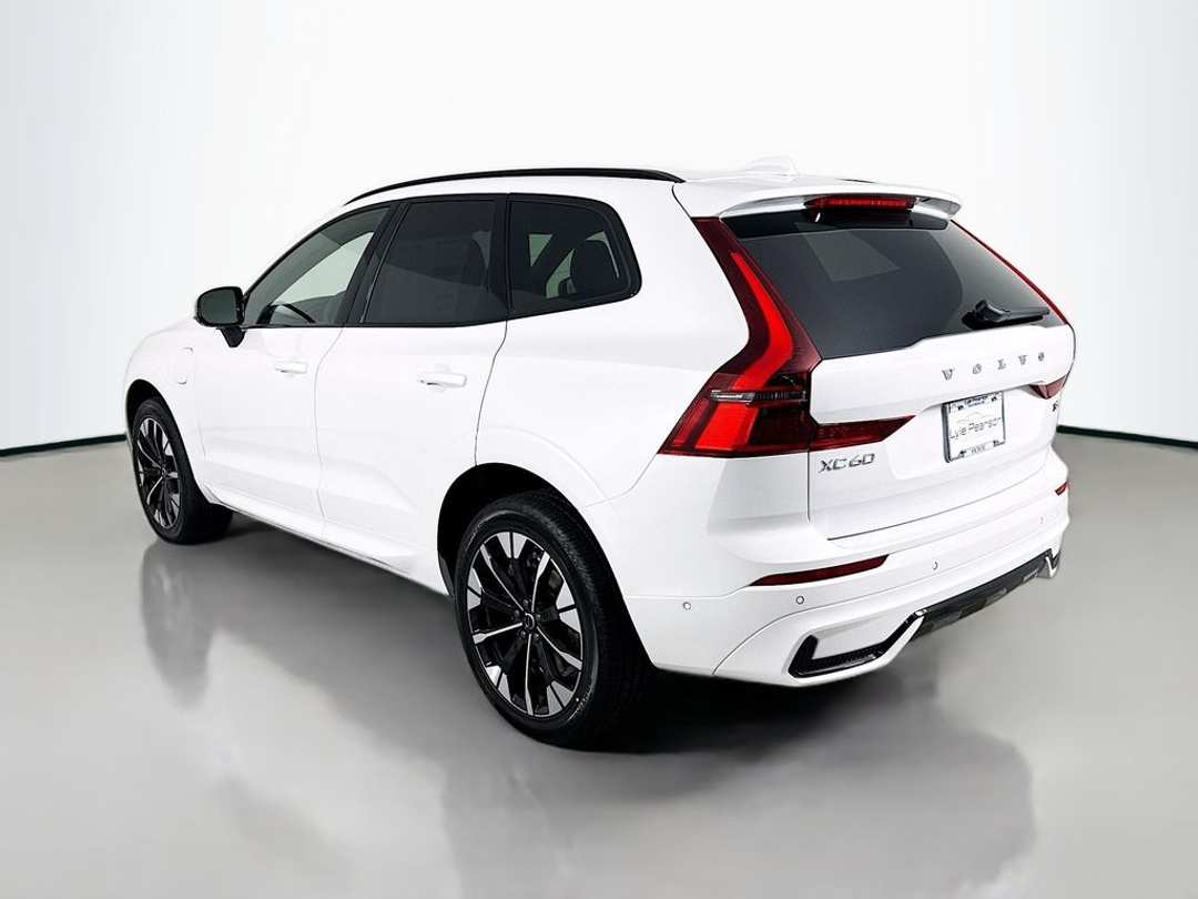 2026 Volvo Xc60 Plug-In Hybrid T8 Plus - Image 3