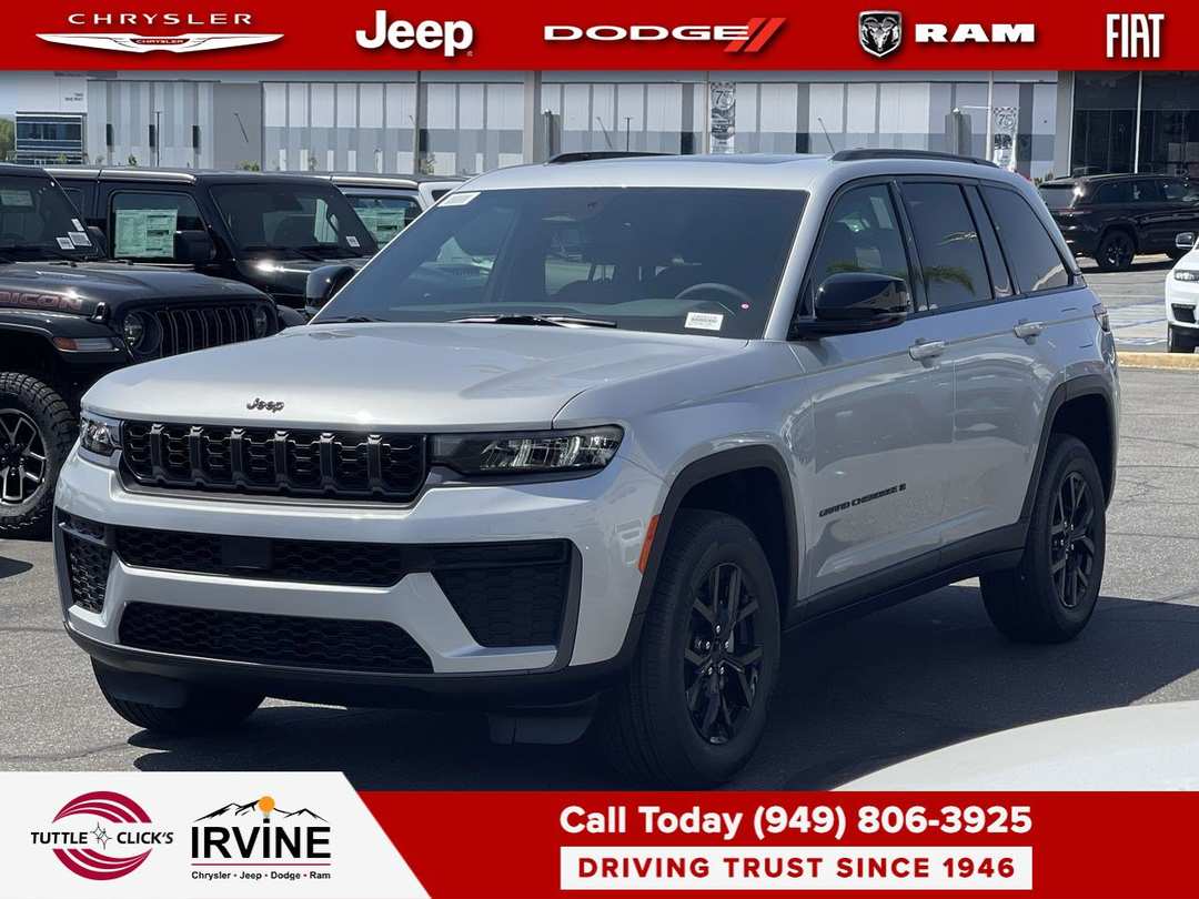 2026 Jeep Grand Cherokee Laredo Altitude - Image 3