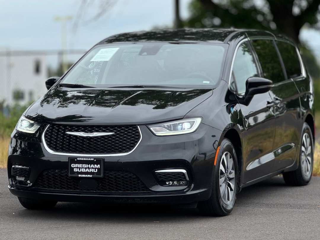 2023 Chrysler Pacifica Hybrid Touring L - Image 3