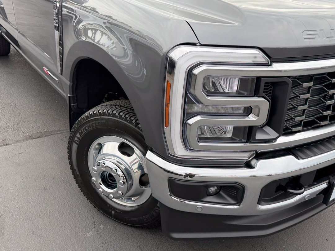 2027 Ford F-350Sd Lariat - Image 2