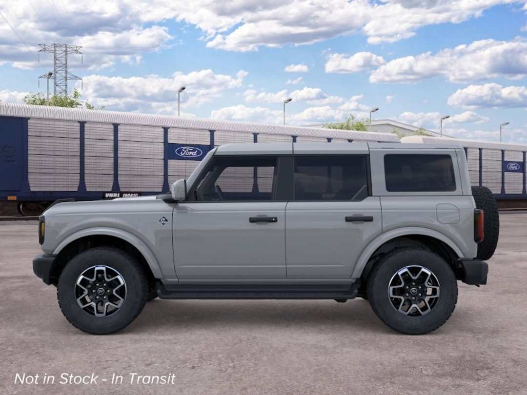 2026 Ford Bronco Outer Banks - Image 3