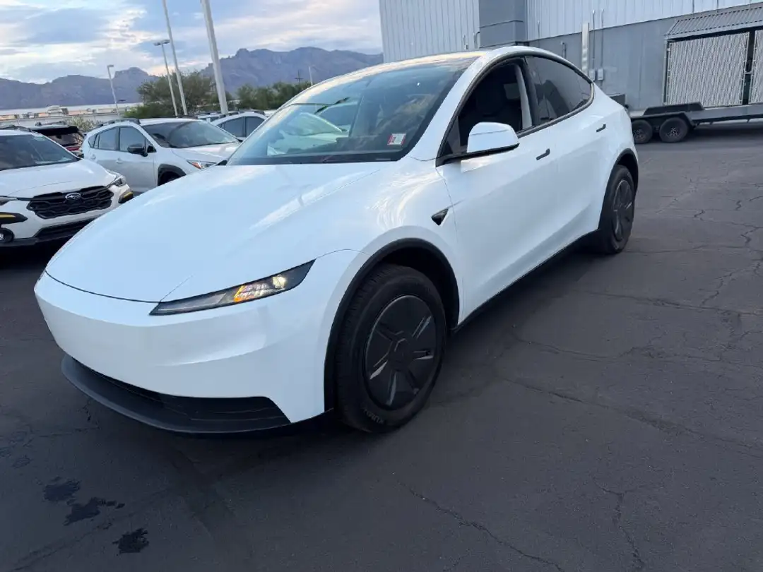 2026 Tesla Model Y Standard Range - Image 3