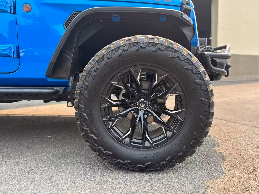 2025 Jeep Wrangler Rubicon - Image 2