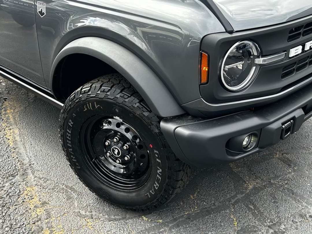 2026 Ford Bronco Big Bend - Image 2