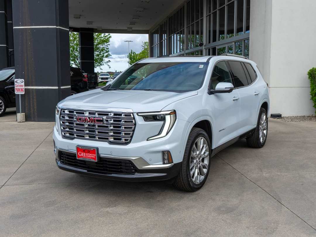 2026 GMC Acadia Denali - Image 3