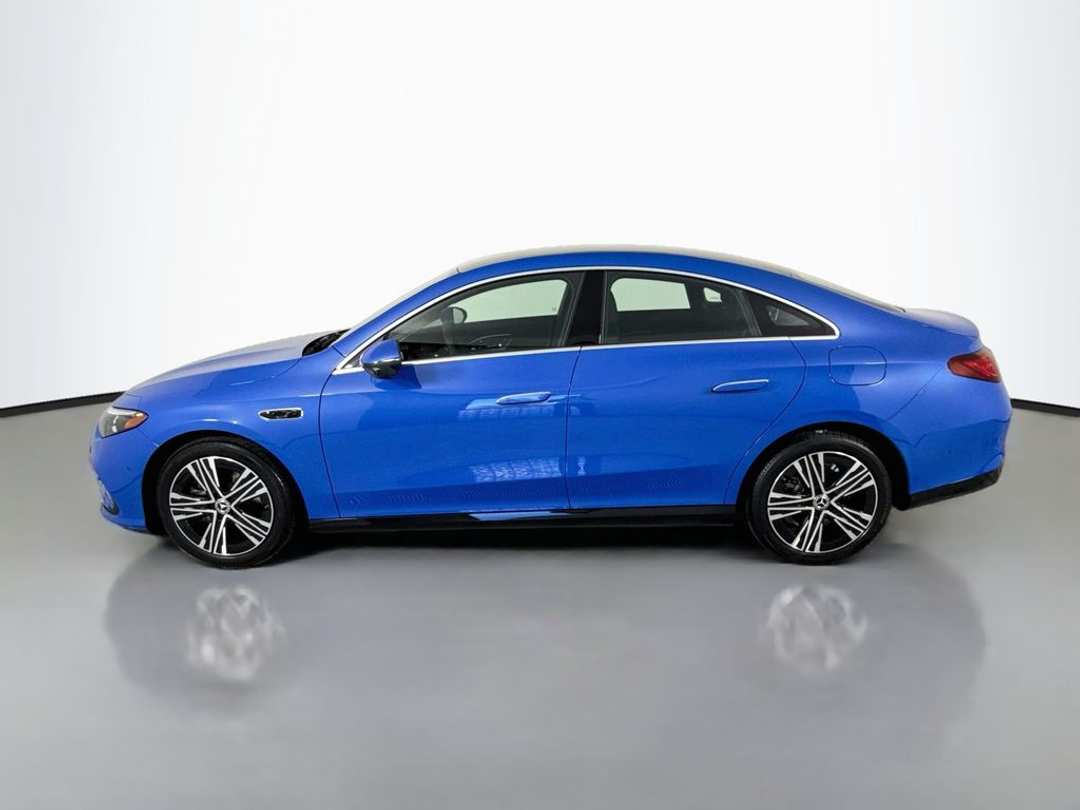 2027 Mercedes-Benz CLA 220 - Image 2