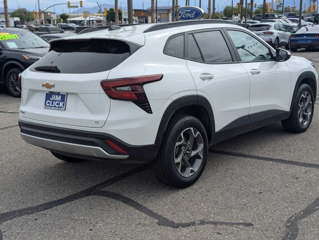 2025 Chevrolet Trax LT - Image 2