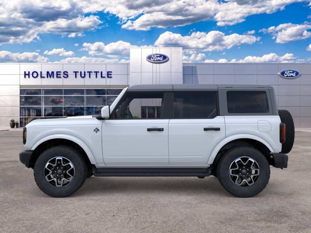 2026 Ford Bronco Outer Banks - Image 3