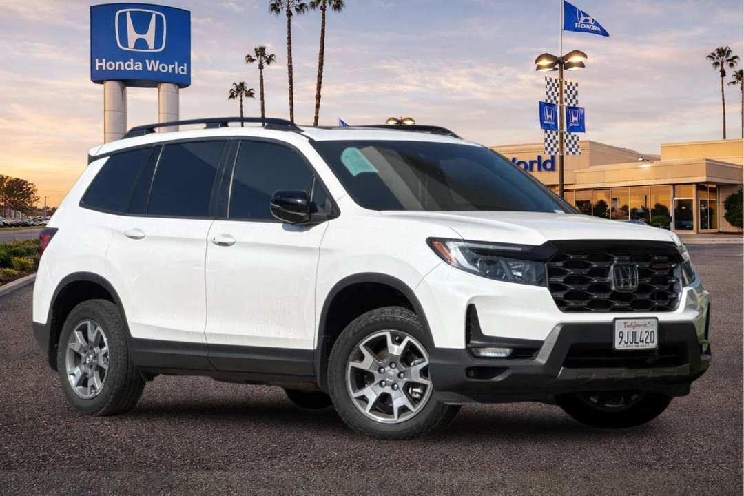2023 Honda Passport TrailSport - Image 2