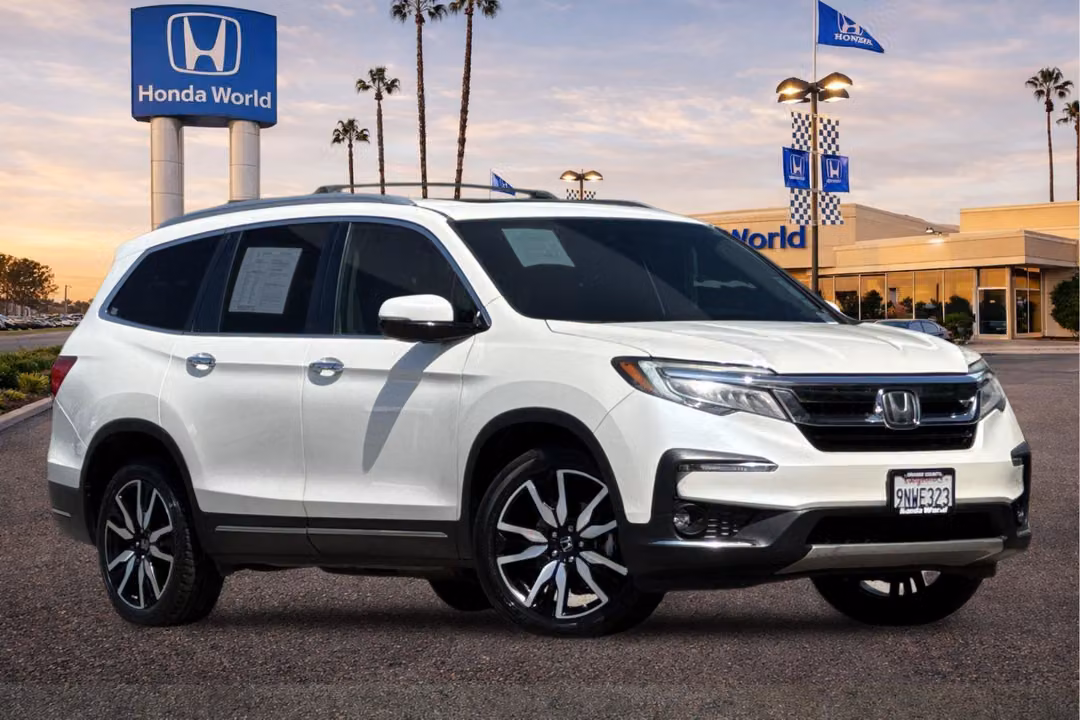 2019 Honda Pilot Touring - Image 2