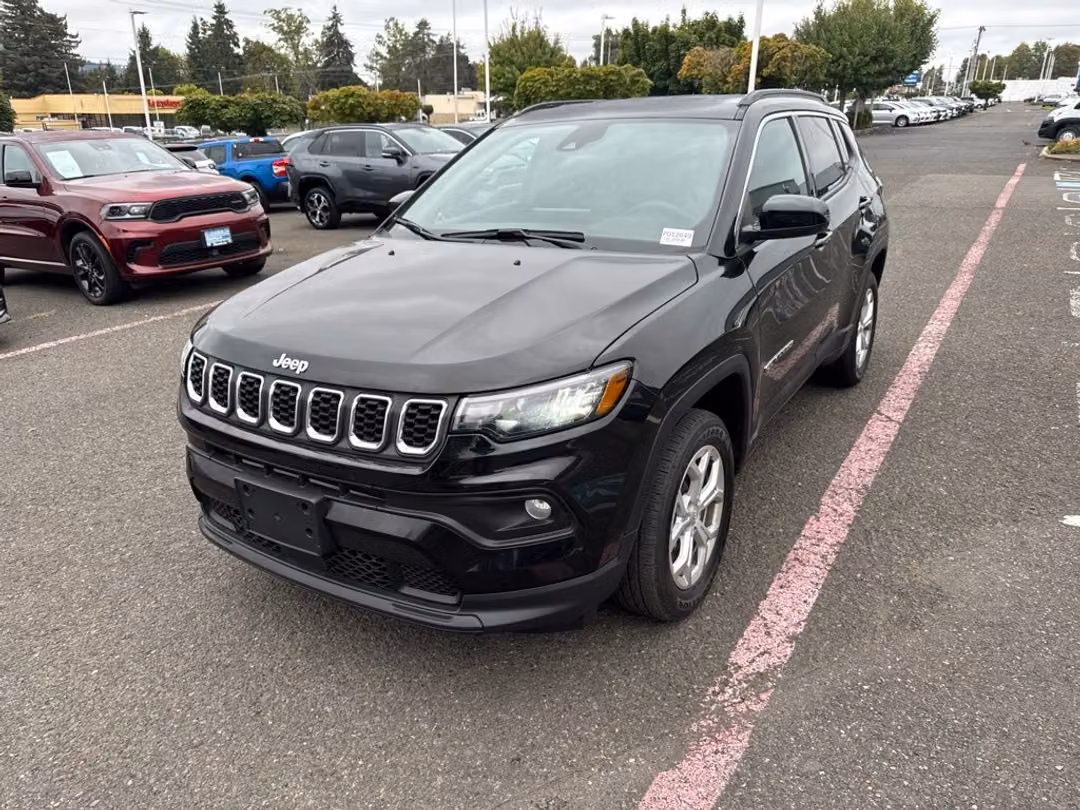 2024 Jeep Compass Latitude - Image 3