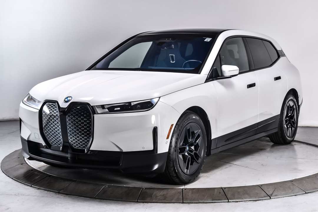 2023 BMW Ix xDrive50 - Image 2