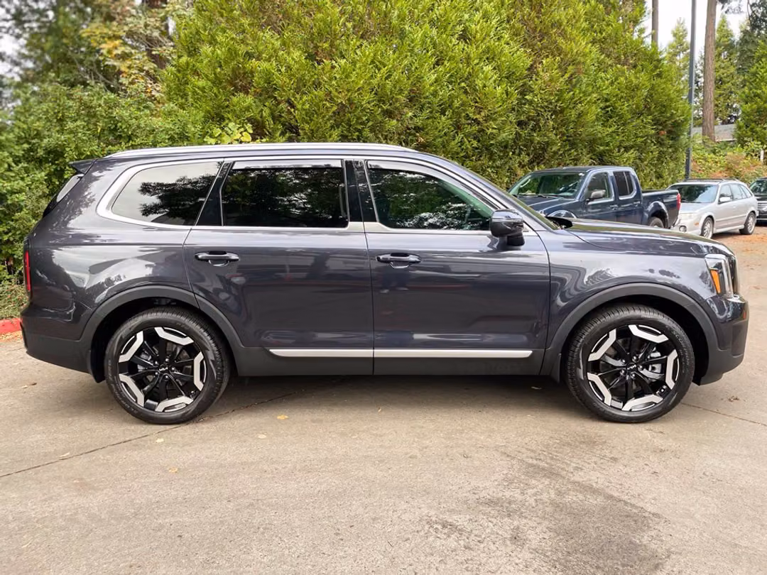 2025 Kia Telluride EX - Image 3