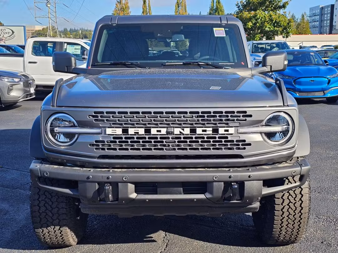 2025 Ford Bronco Badlands - Image 2