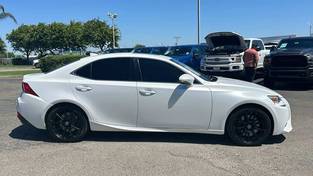 2016 Lexus Is 200t - Image 2