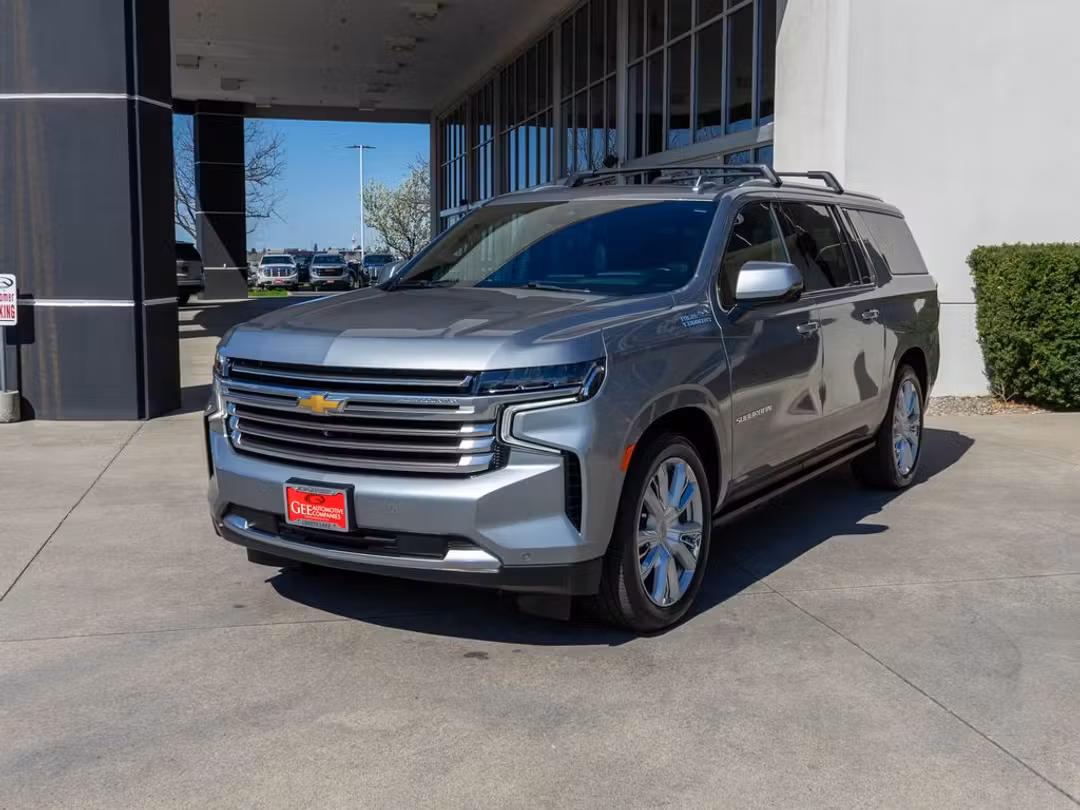 2024 Chevrolet Suburban High Country - Image 3