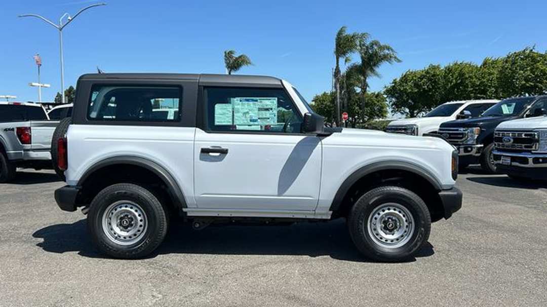 2026 Ford Bronco Base - Image 2