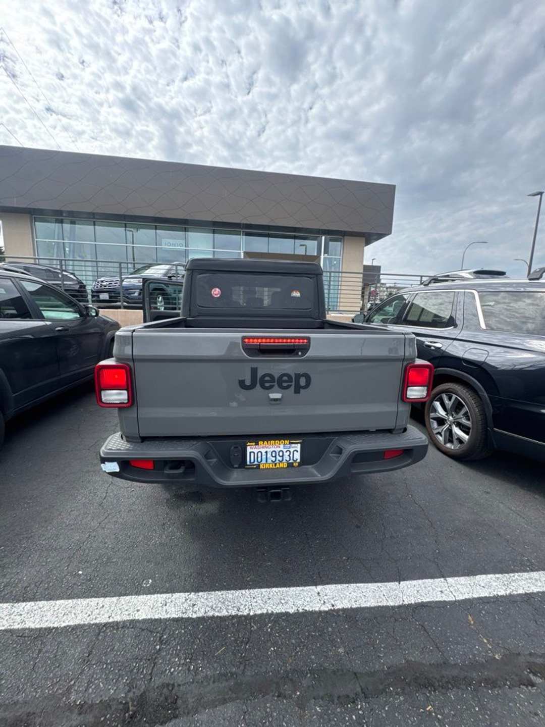 2023 Jeep Gladiator Sport S - Image 2