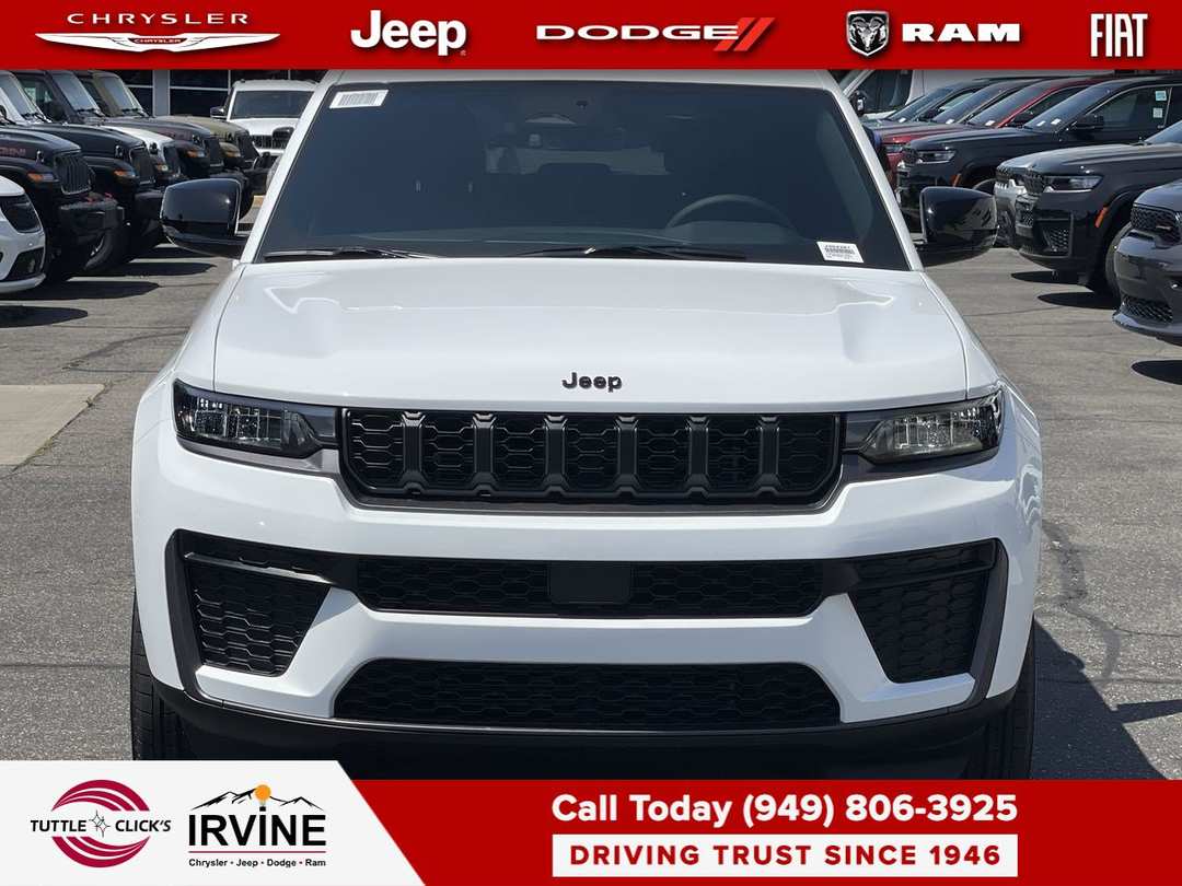 2026 Jeep Grand Cherokee Laredo Altitude - Image 2