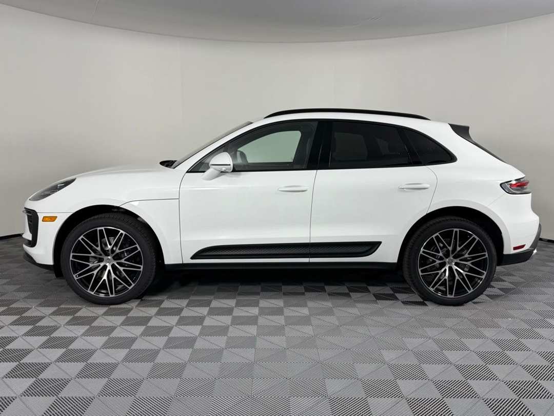 2026 Porsche Macan - Image 2