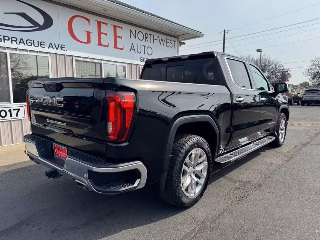 2019 GMC Sierra 1500 SLT - Image 3