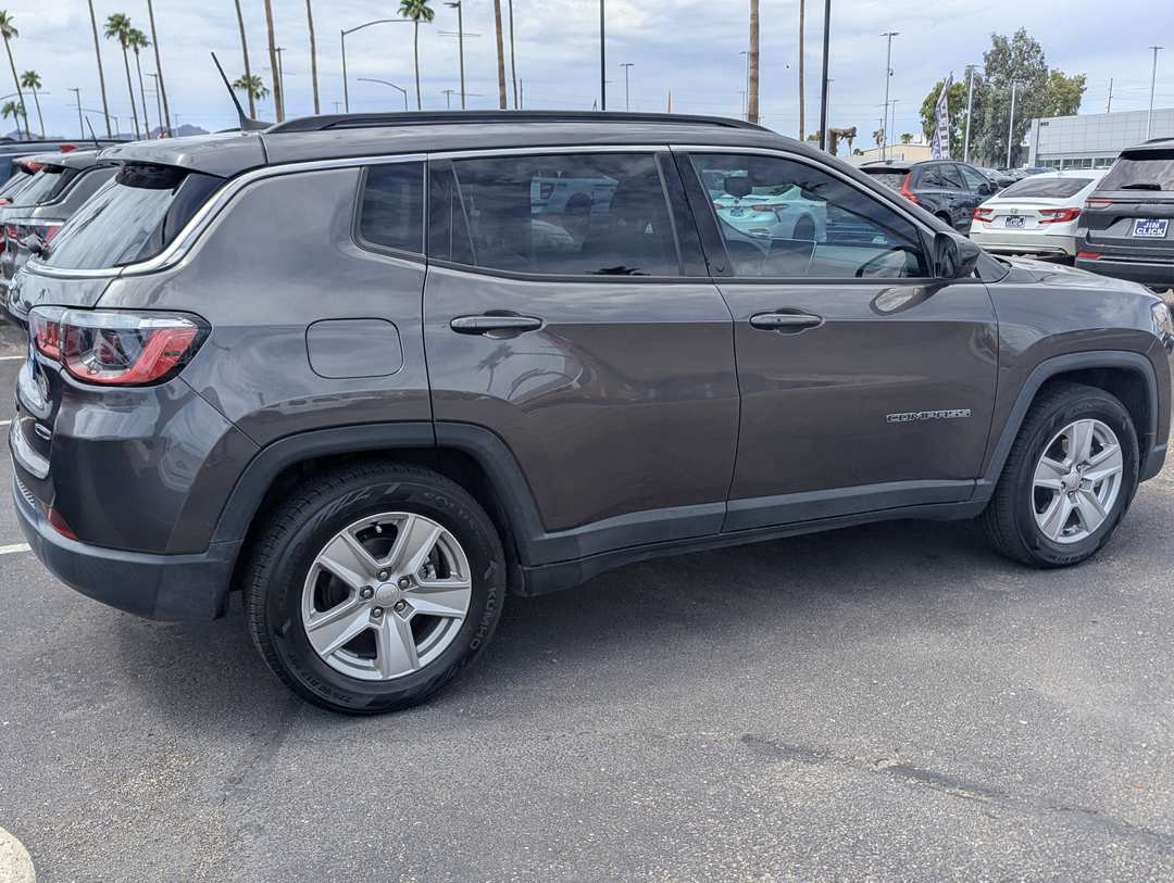 2022 Jeep Compass Latitude - Image 2