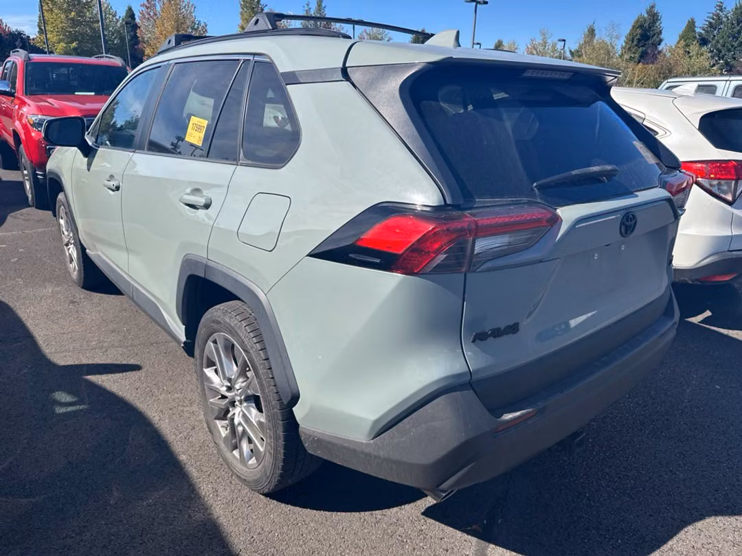 2019 Toyota Rav4 XLE Premium - Image 3