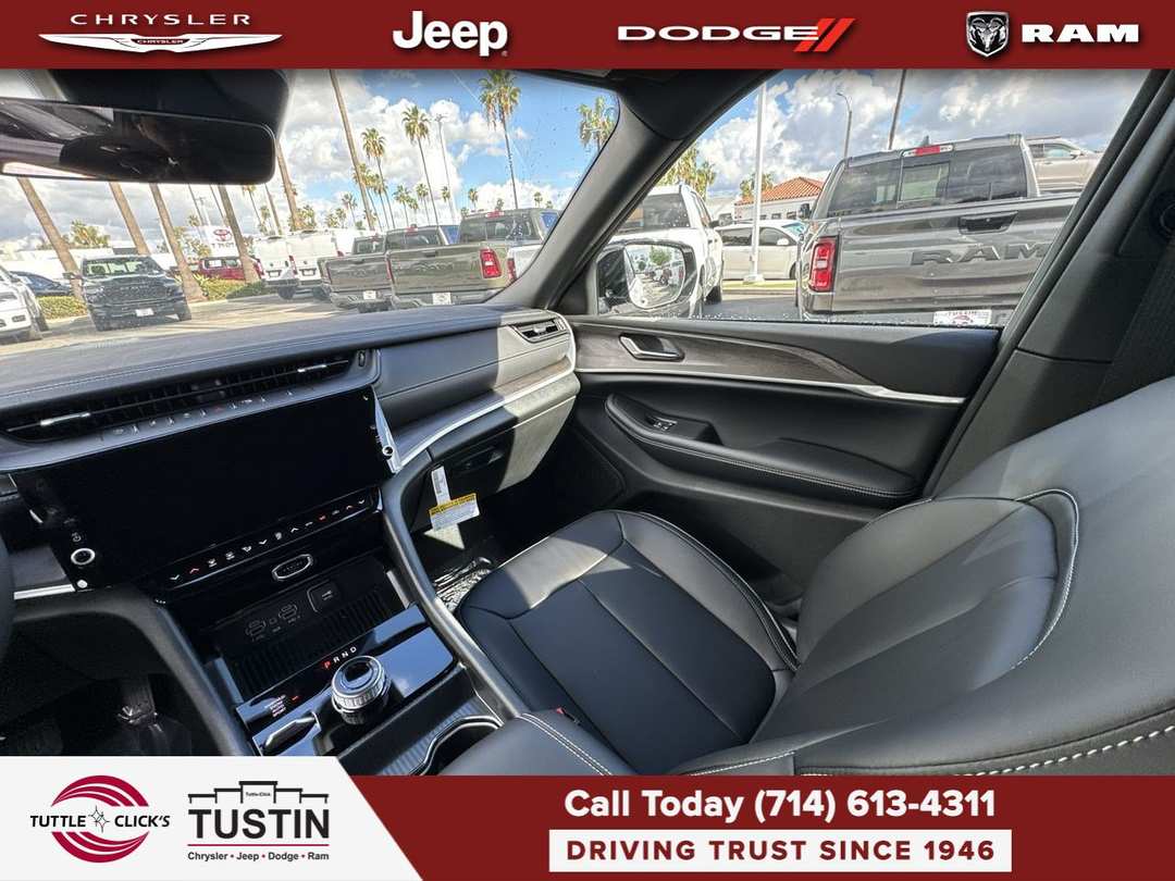 2027 Jeep Grand Cherokee Limited - Image 3