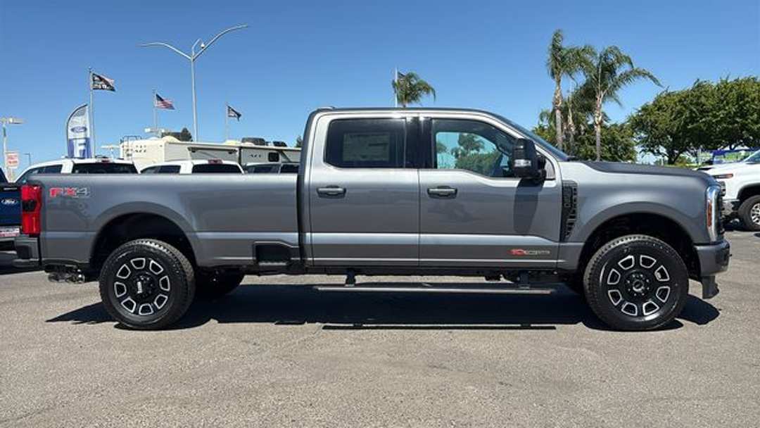 2026 Ford F-350Sd Platinum - Image 2