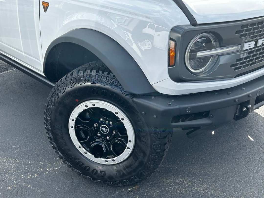 2026 Ford Bronco Badlands - Image 2