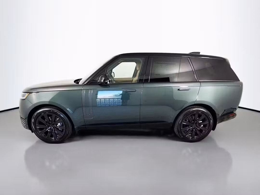 2026 Land Rover Range Rover SE - Image 2