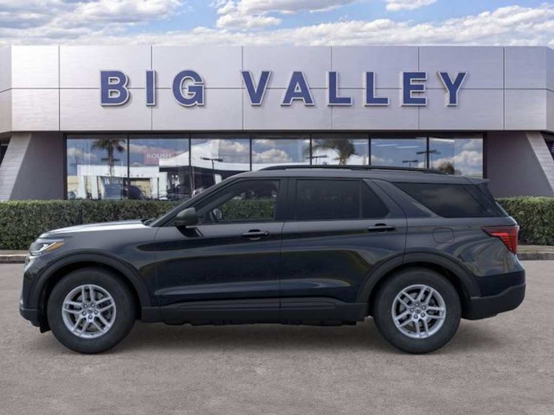 2026 Ford Explorer Active - Image 3