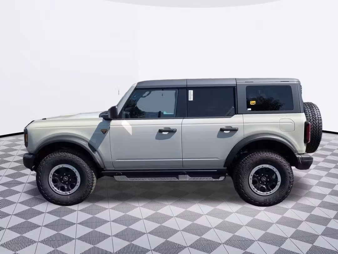 2026 Ford Bronco Badlands - Image 2