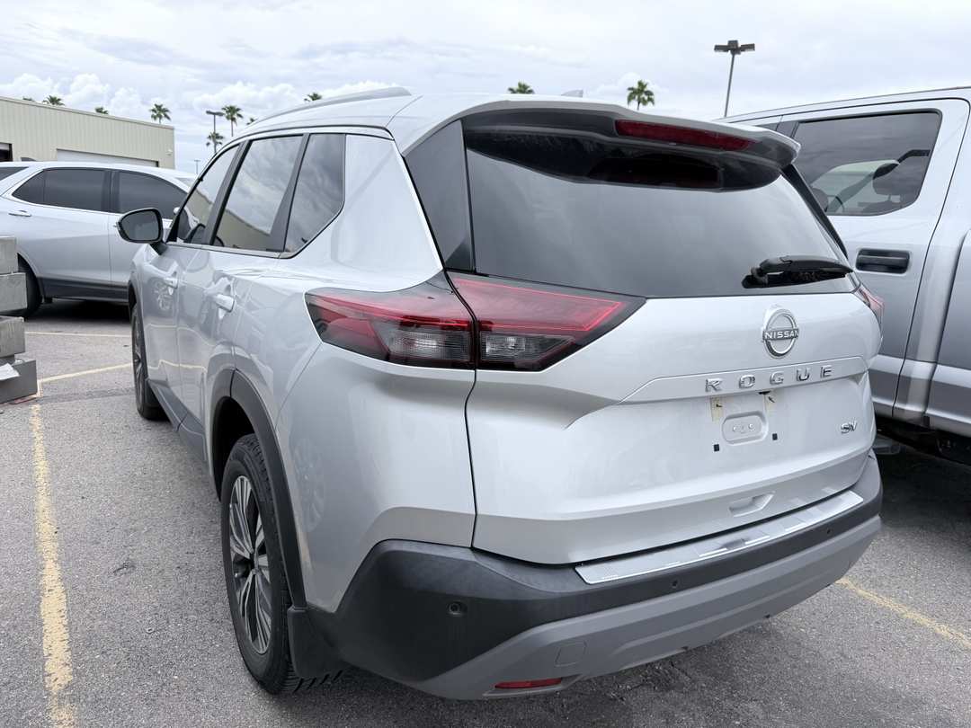 2023 Nissan Rogue SV - Image 3