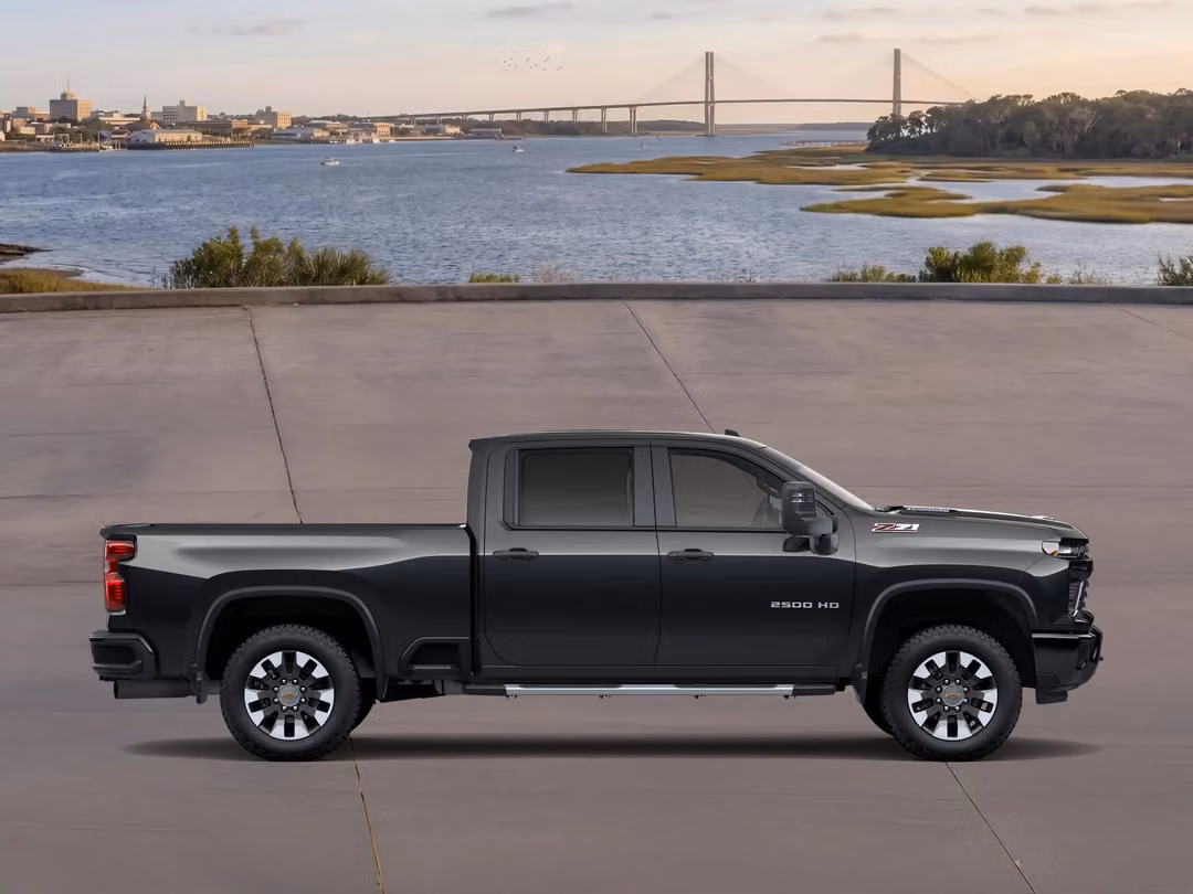 2026 Chevrolet Silverado 2500Hd Custom - Image 3