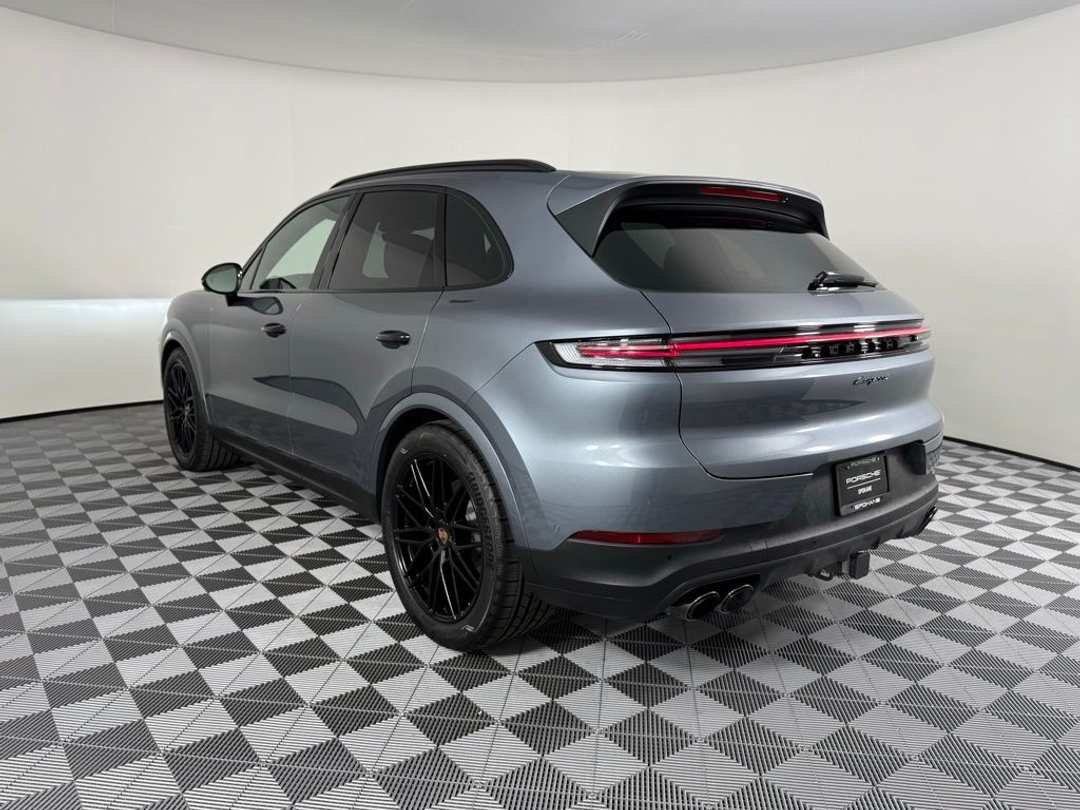 2026 Porsche Cayenne - Image 3