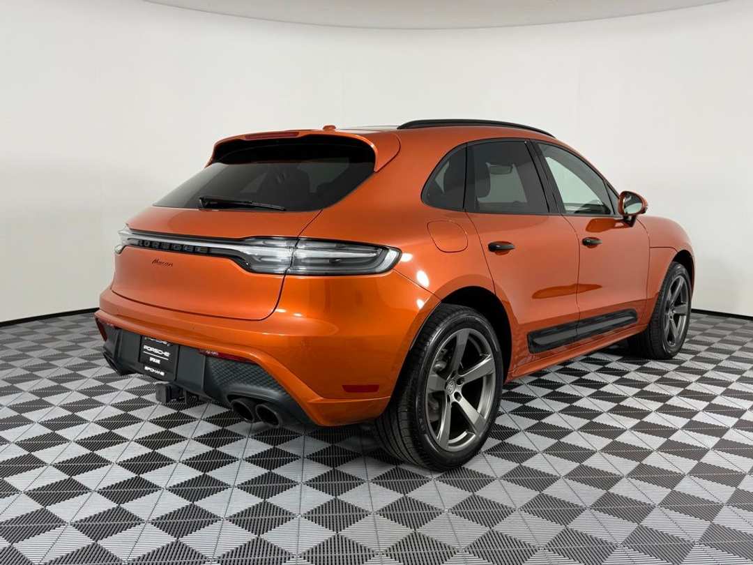 2025 Porsche Macan T - Photo 8