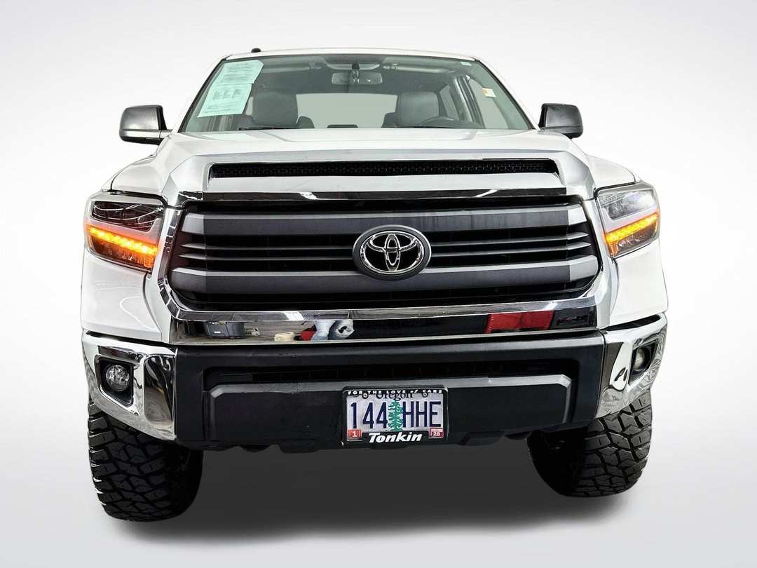2015 Toyota Tundra SR5 - Image 2