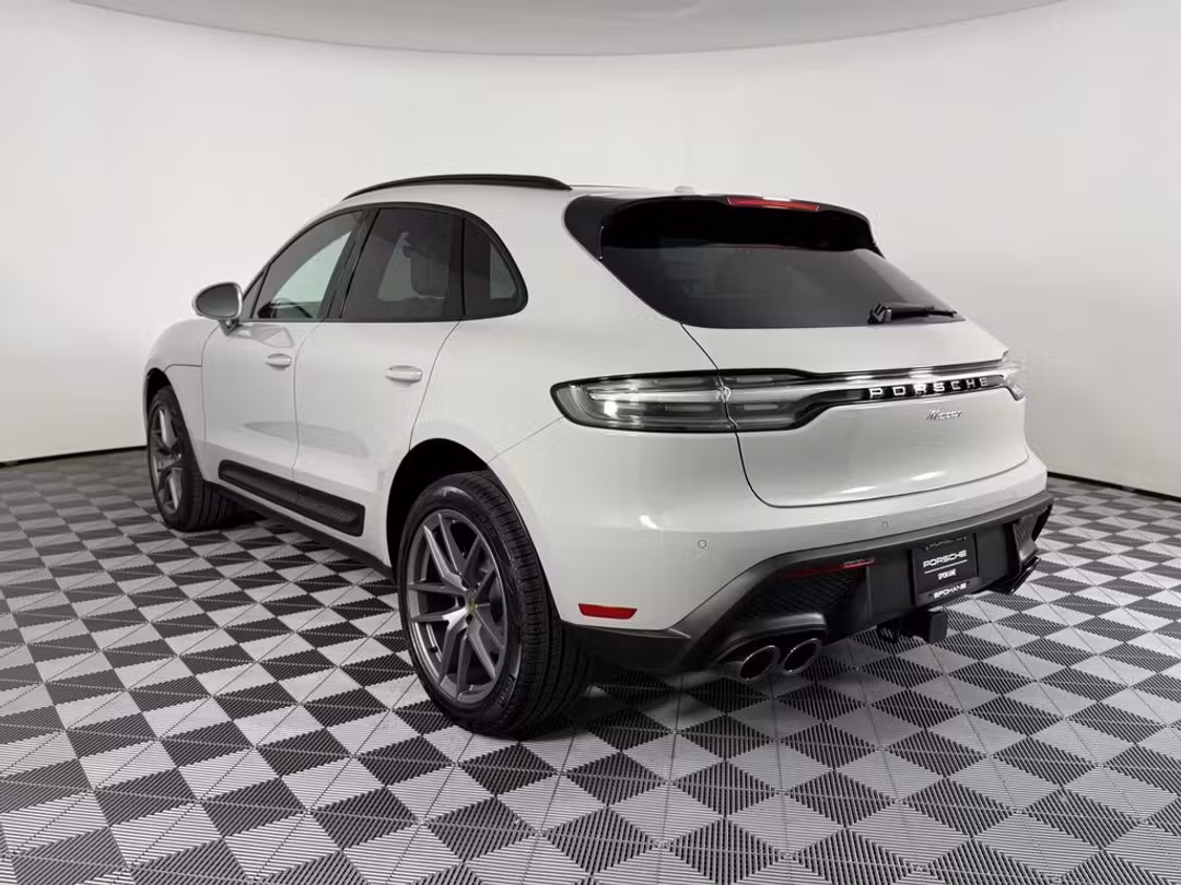 2026 Porsche Macan - Image 3
