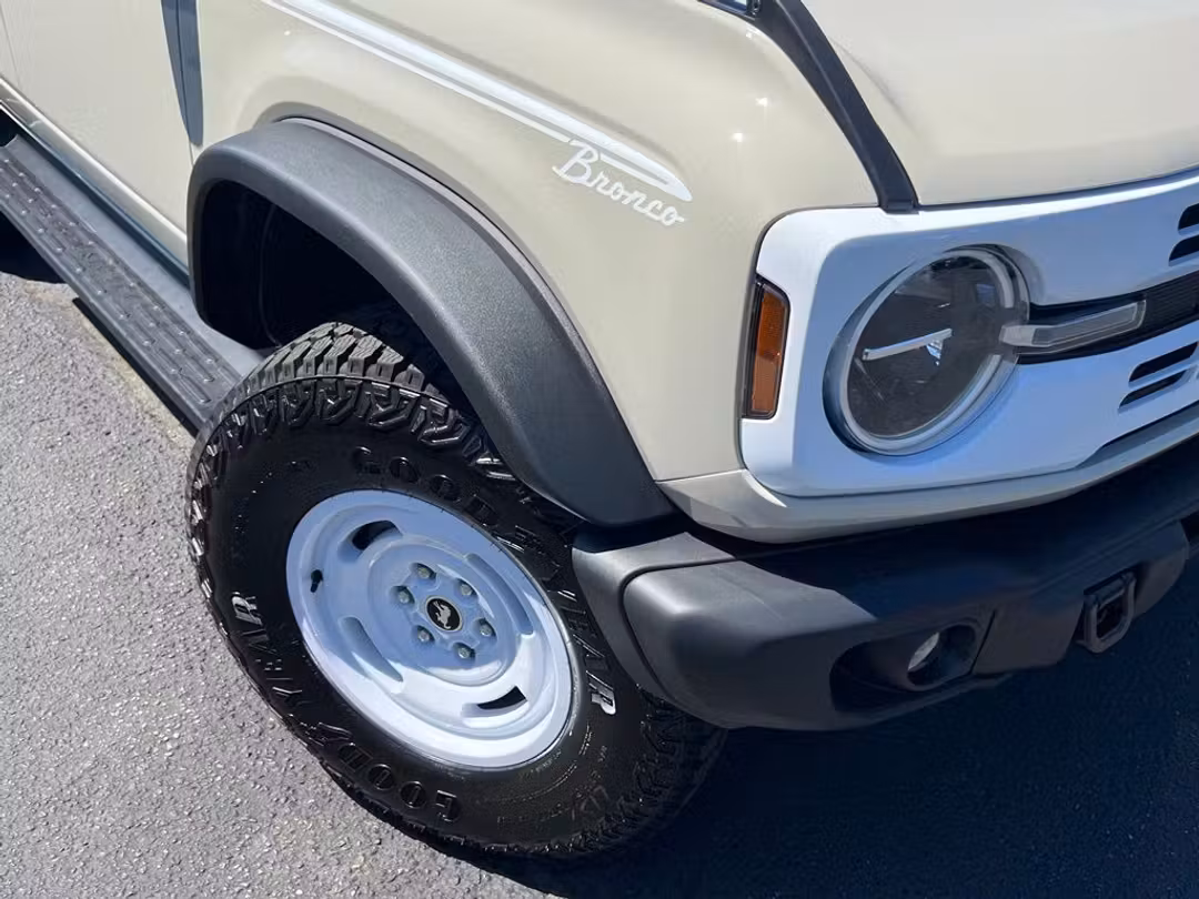 2026 Ford Bronco Heritage Edition - Image 2